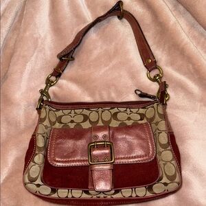 Super cute COACH shoulder bag.